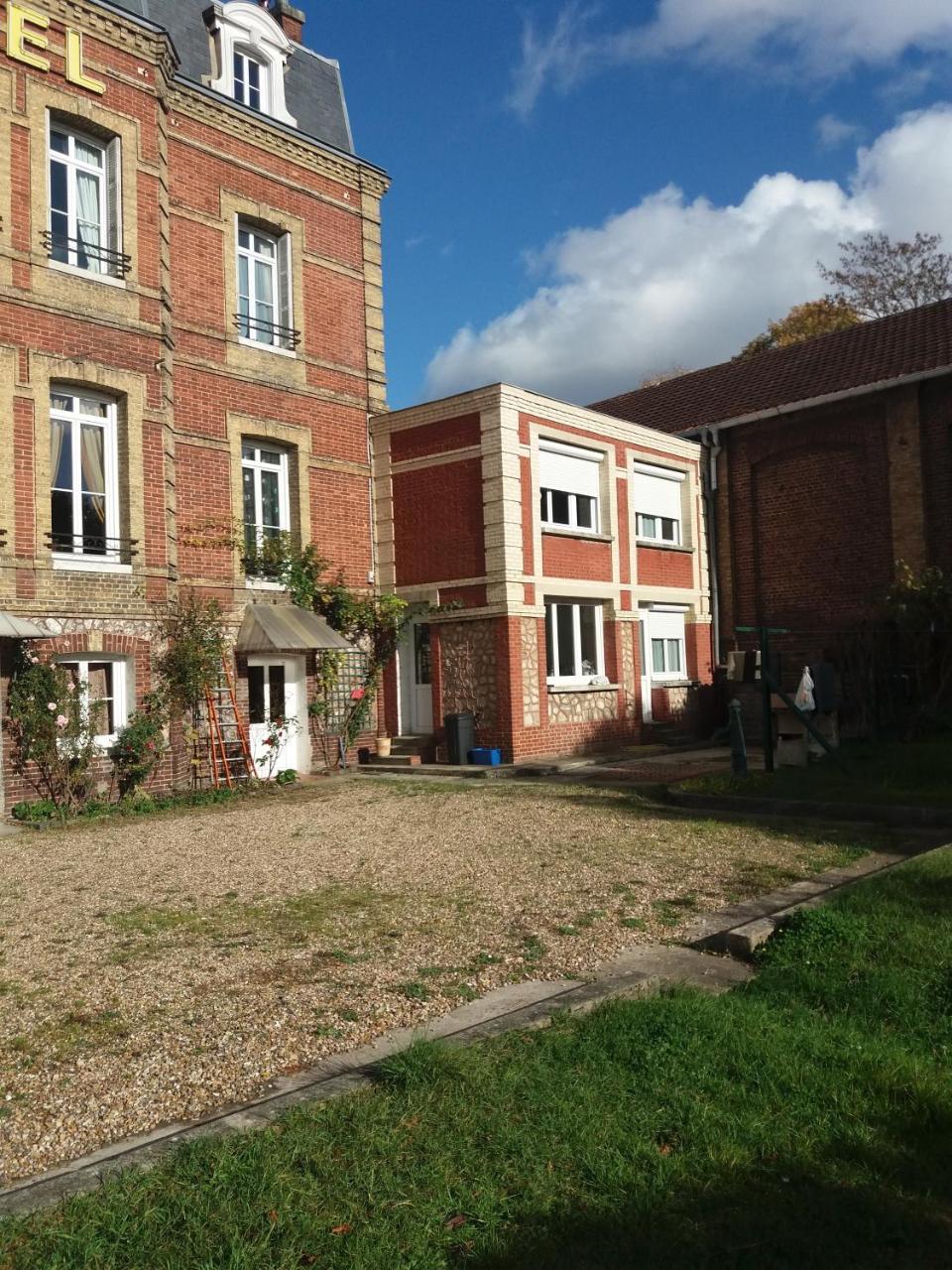 Hotel Du Chateau Blanc Elbeuf Exterior foto